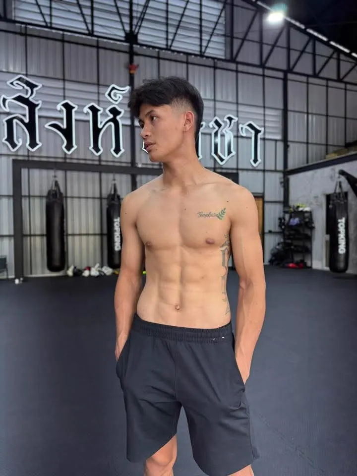 หนุ่มหล่อนักมวย