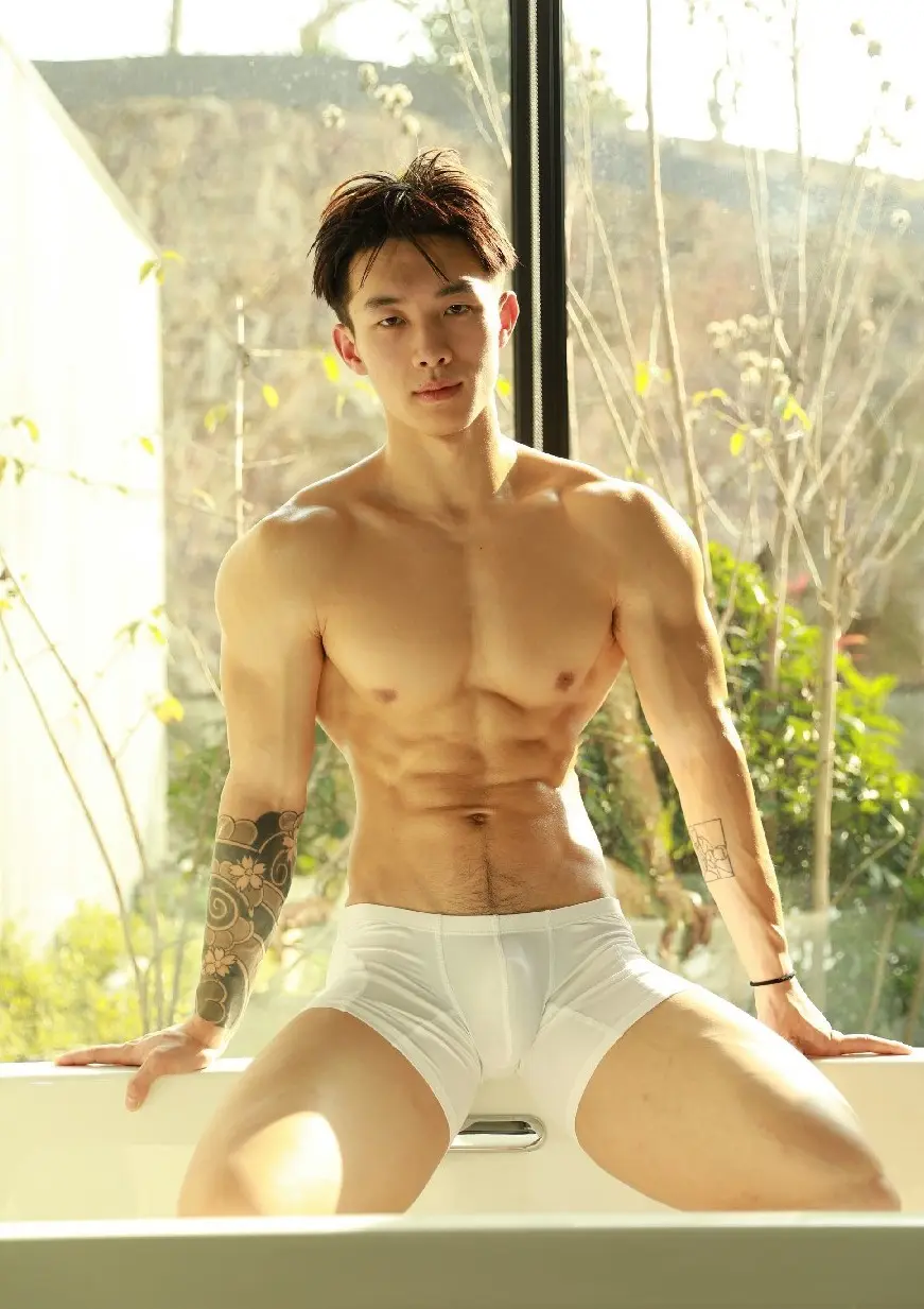 Adonisjing Model : 小威