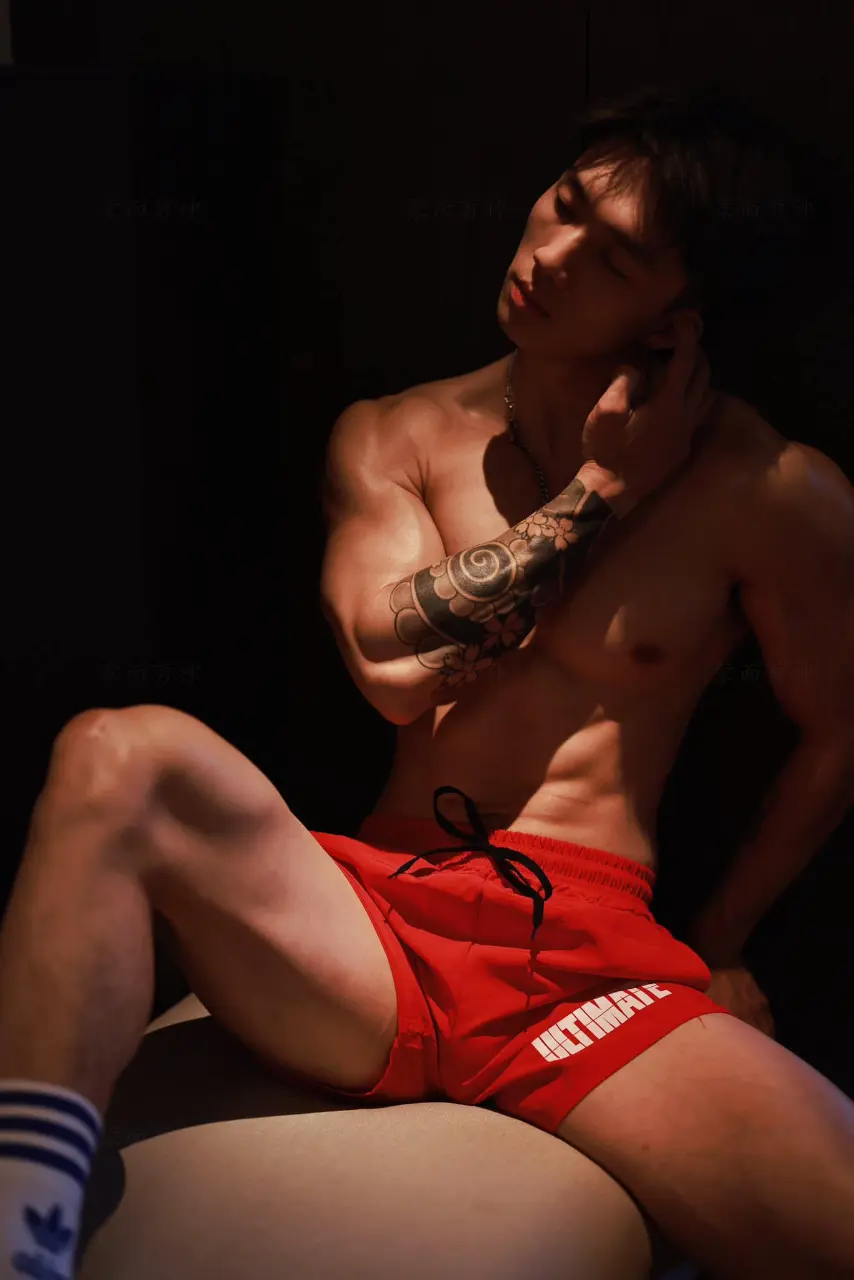 Adonisjing Model : 小威