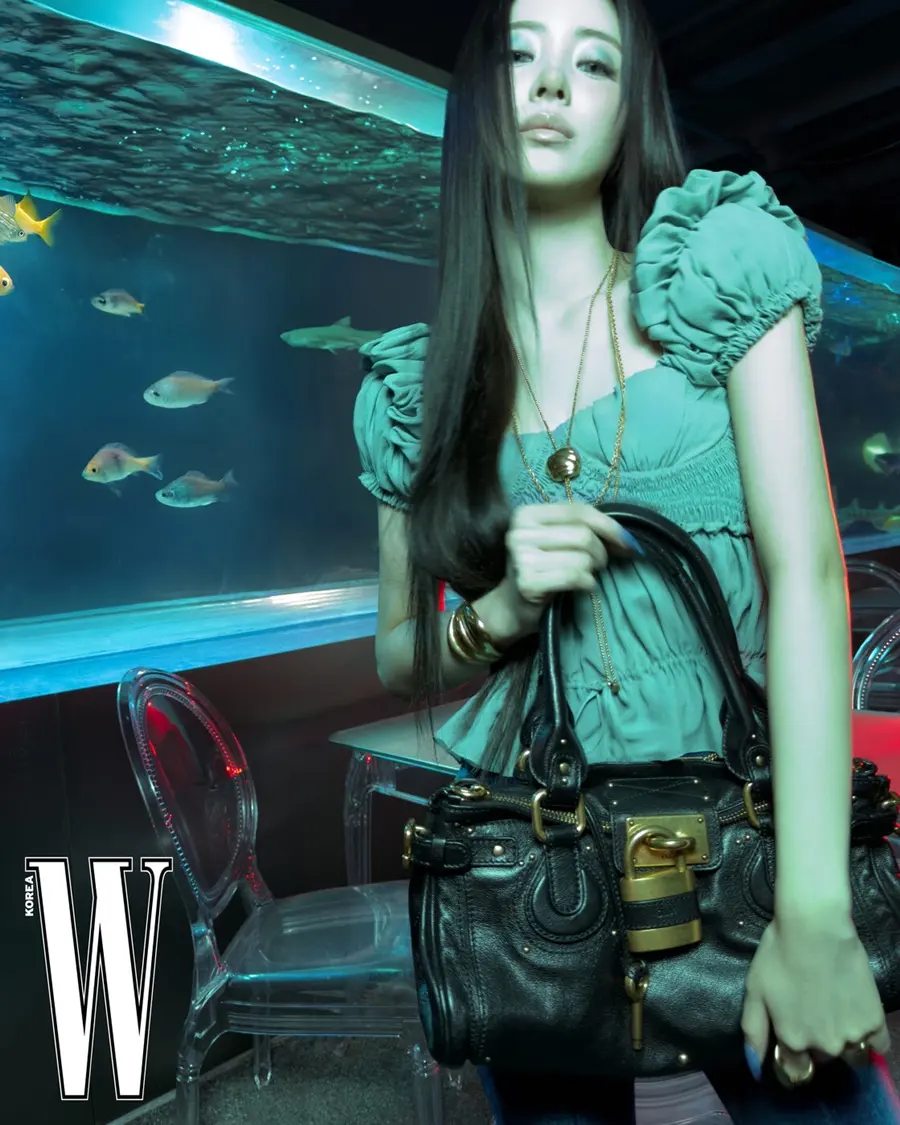 (MEOVV) Anna @ W Korea May 2026