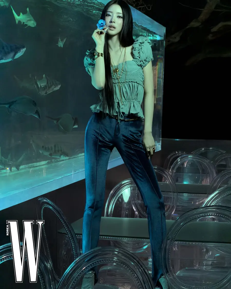 (MEOVV) Anna @ W Korea May 2026