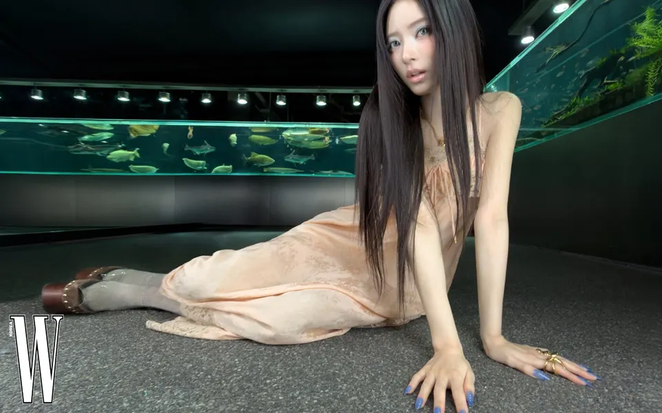 (MEOVV) Anna @ W Korea May 2026