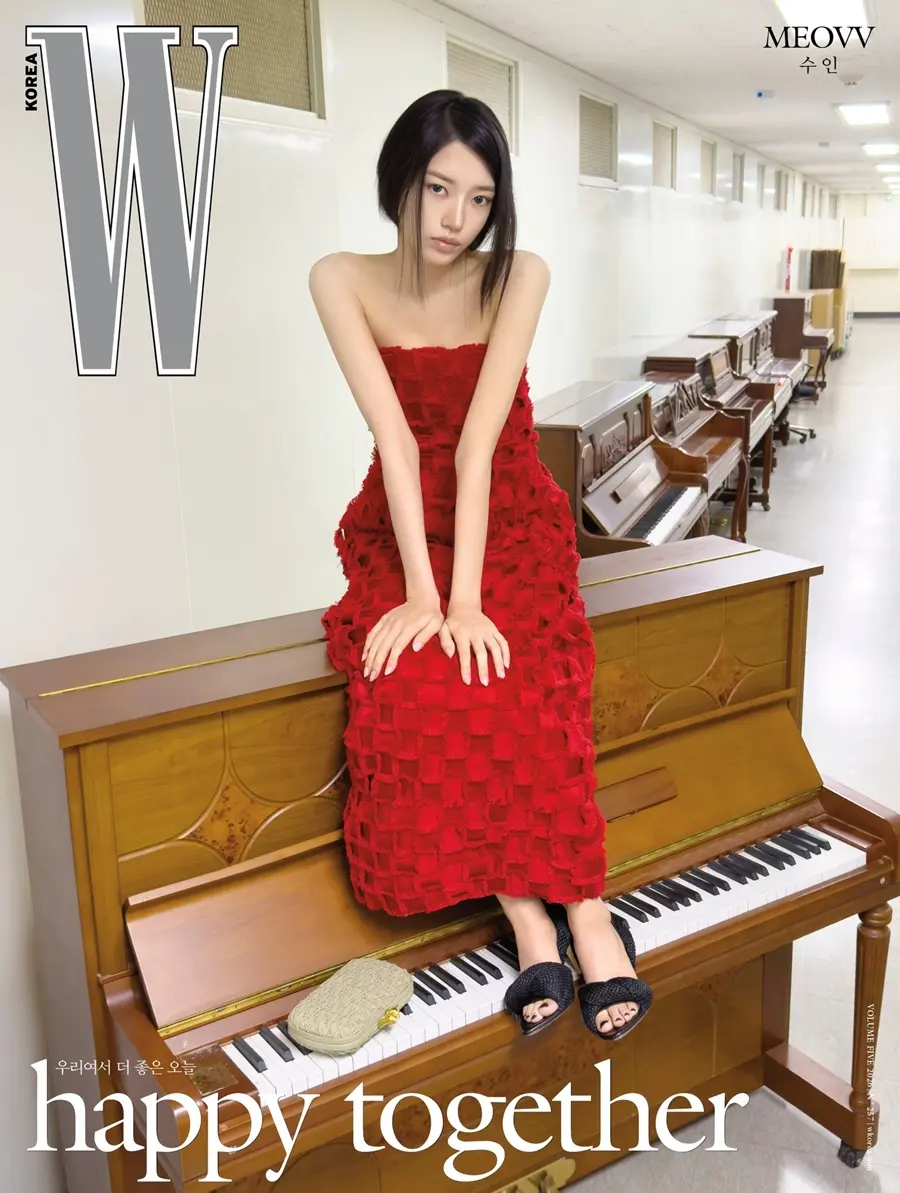 (MEOVV) Sooin @ W Korea May 2026