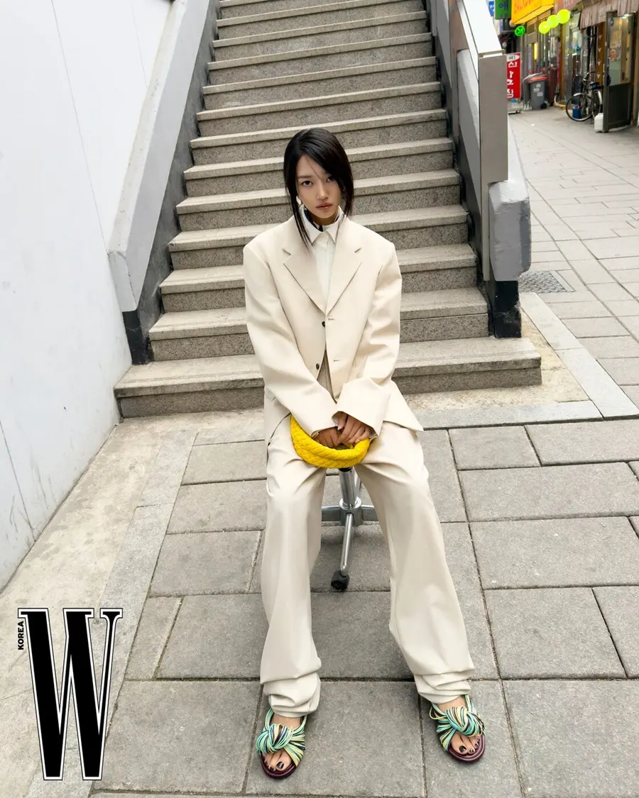 (MEOVV) Sooin @ W Korea May 2026