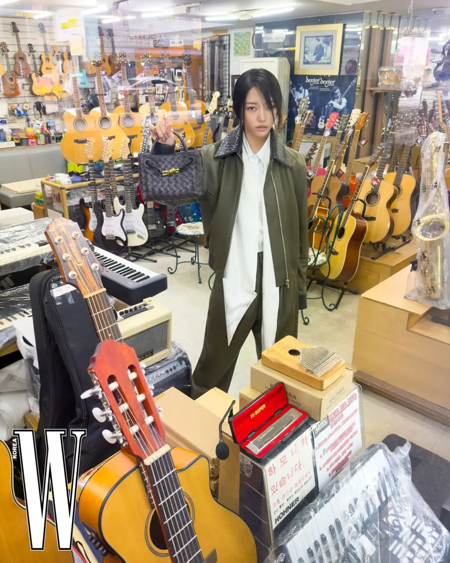 (MEOVV) Sooin @ W Korea May 2026