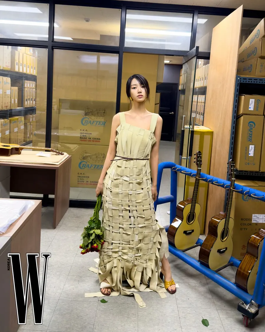 (MEOVV) Sooin @ W Korea May 2026