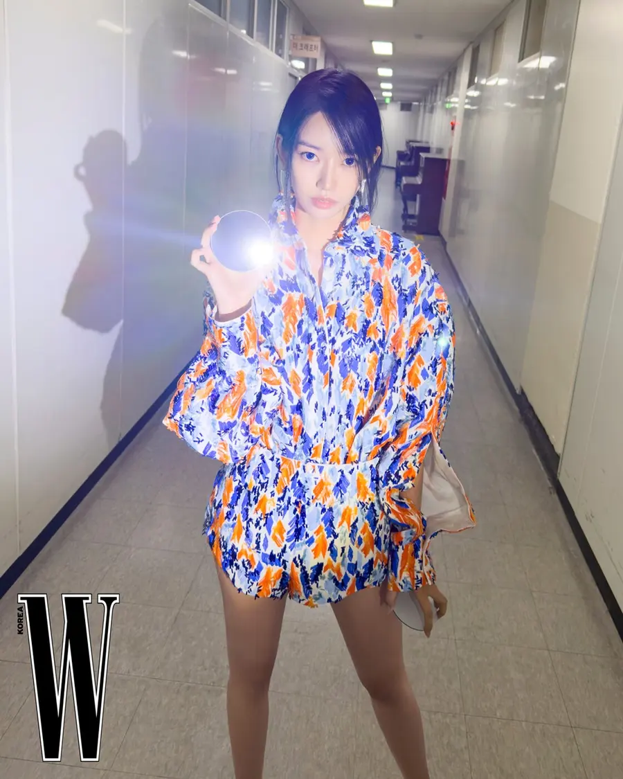 (MEOVV) Sooin @ W Korea May 2026