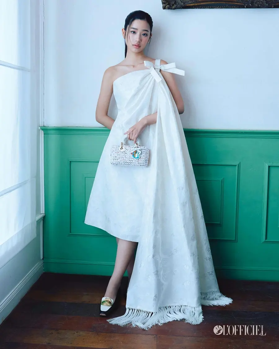 ตู ต้นตะวัน @ L'OFFICIEL Singapore April 2026