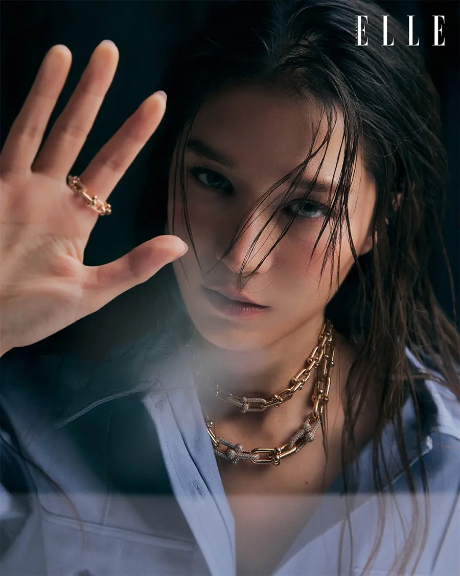 วี-วิโอเลต วอเทียร์ @ ELLE Singapore April 2026