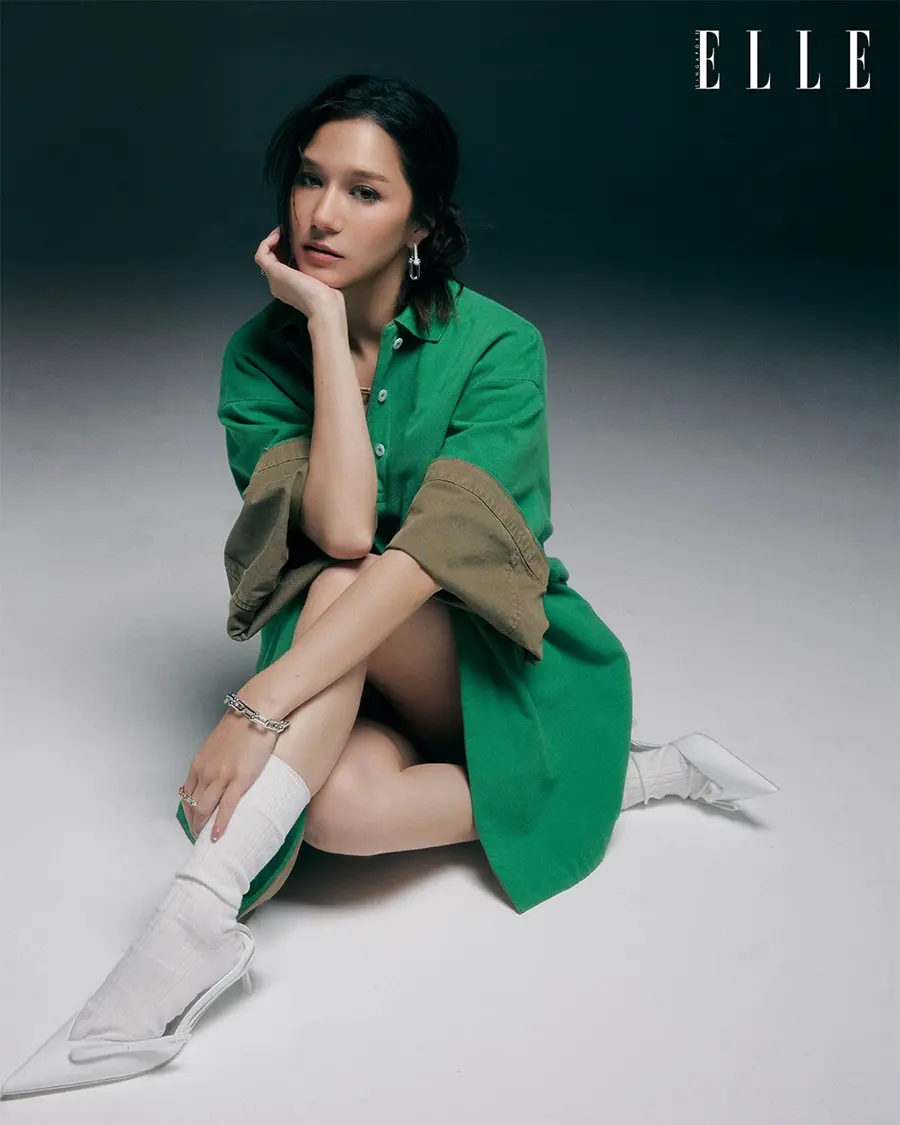 วี-วิโอเลต วอเทียร์ @ ELLE Singapore April 2026