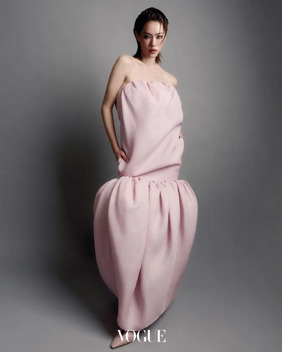 เอมี่-ทสร @ VOGUE Thailand April 2026