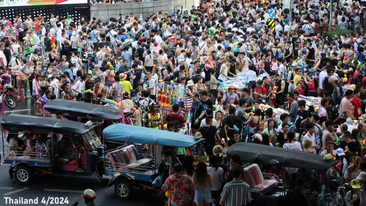Maha Songkran 2024, Silom, Bangkok 🇹🇭