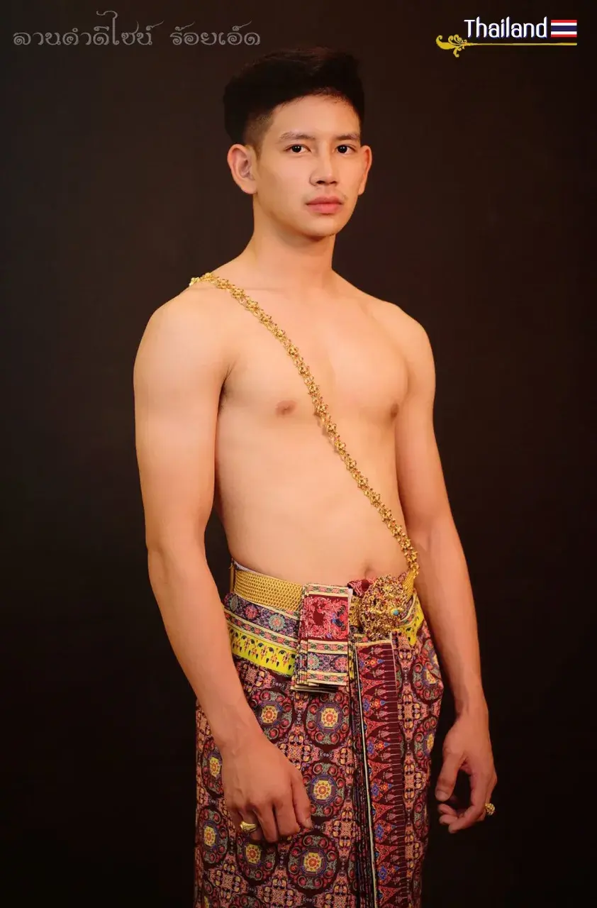 Model in Ayutthaya Traditional Outfit 🇹🇭