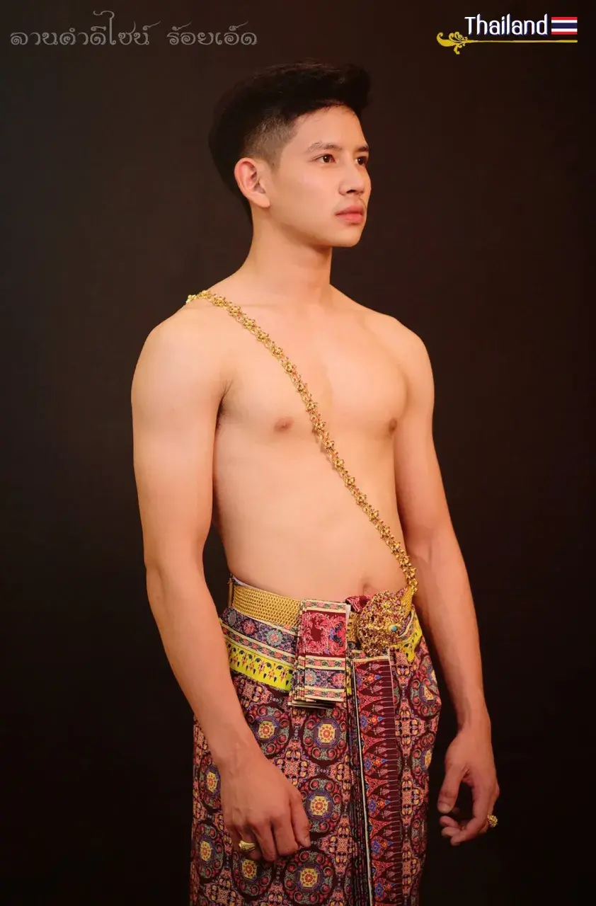 Model in Ayutthaya Traditional Outfit 🇹🇭