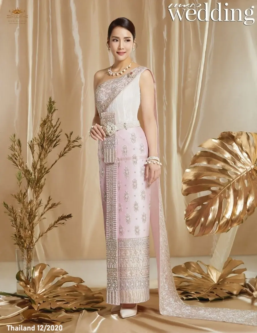 JakJaan Akhamsiri in Chud Thai National Dresses 🇹🇭