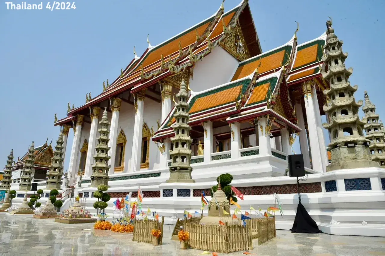 Songkran Sand Pagodas at Wat Suthat 🇹🇭