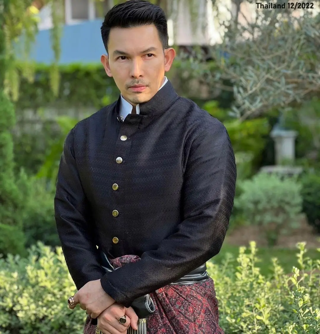 Aum Atichart in Thai Outfit 🇹🇭