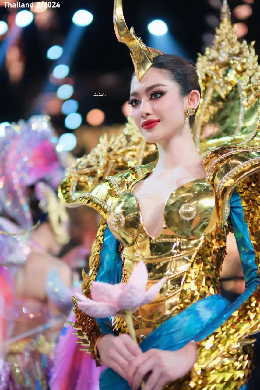 QUEEN SOMA Thai Creative Costume 🇹🇭