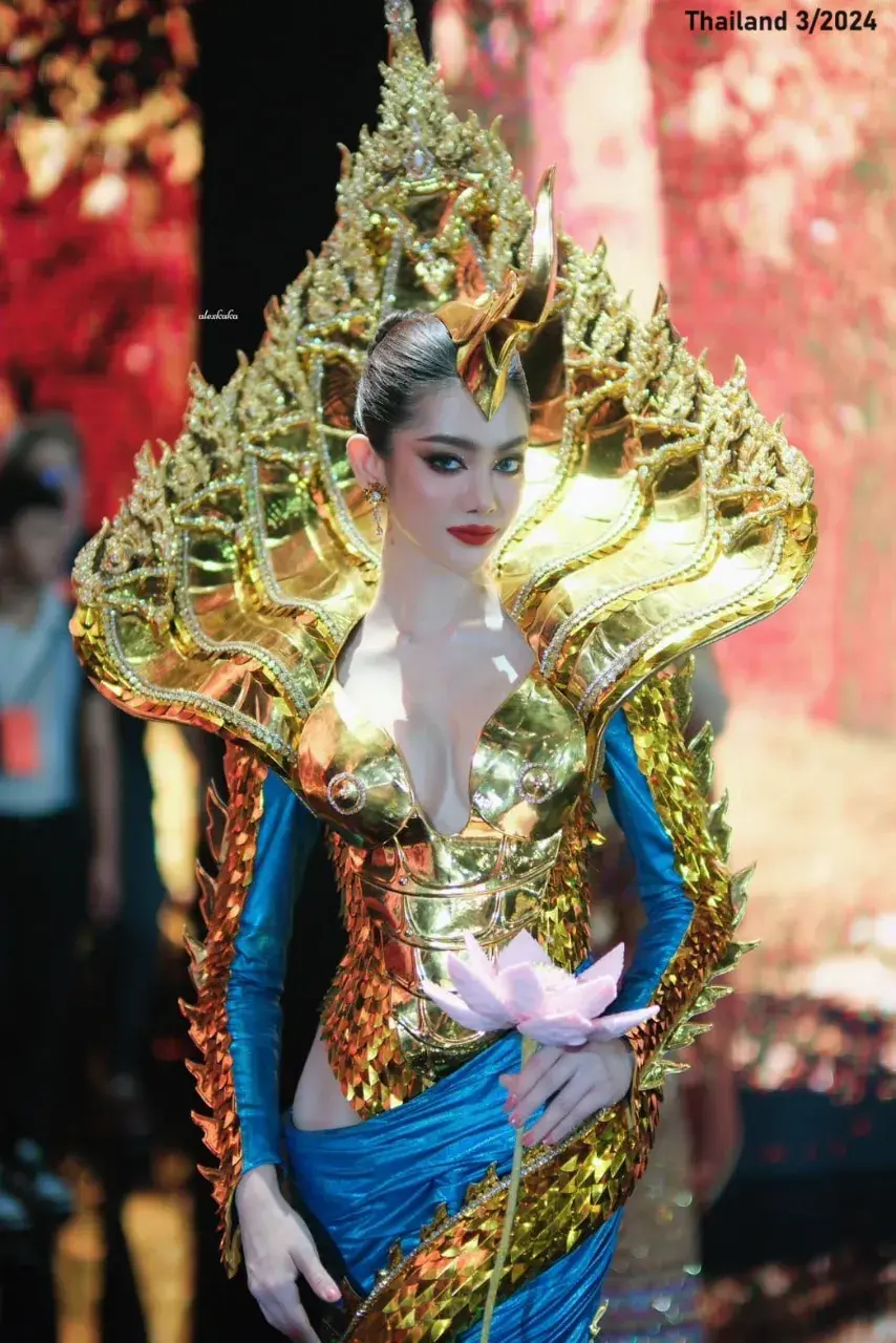 QUEEN SOMA Thai Creative Costume 🇹🇭