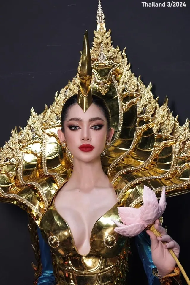 QUEEN SOMA Thai Creative Costume 🇹🇭