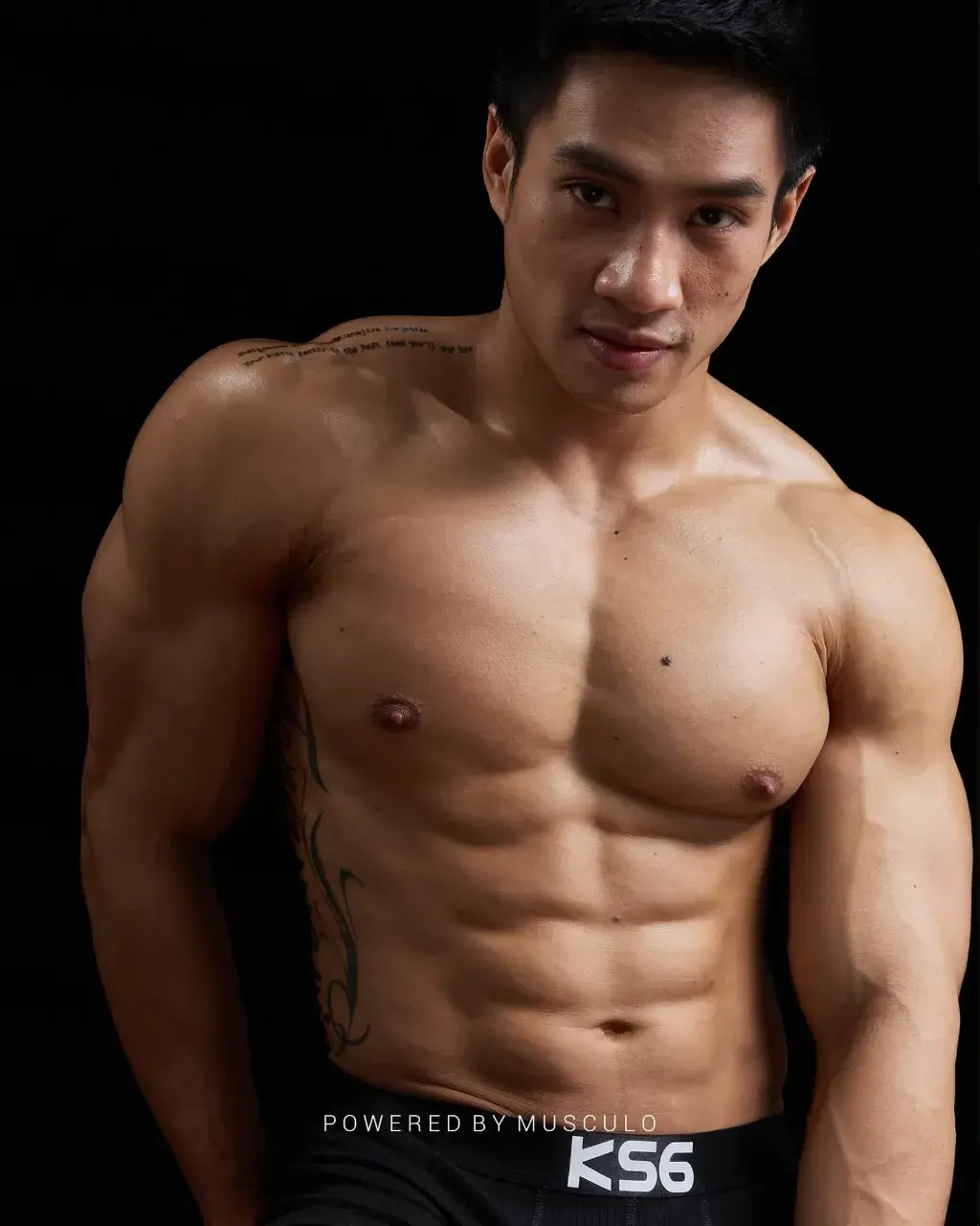 หนุ่มหล่อหุ่นล่ำๆ