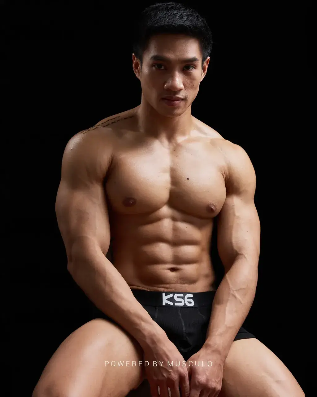 หนุ่มหล่อหุ่นล่ำๆ