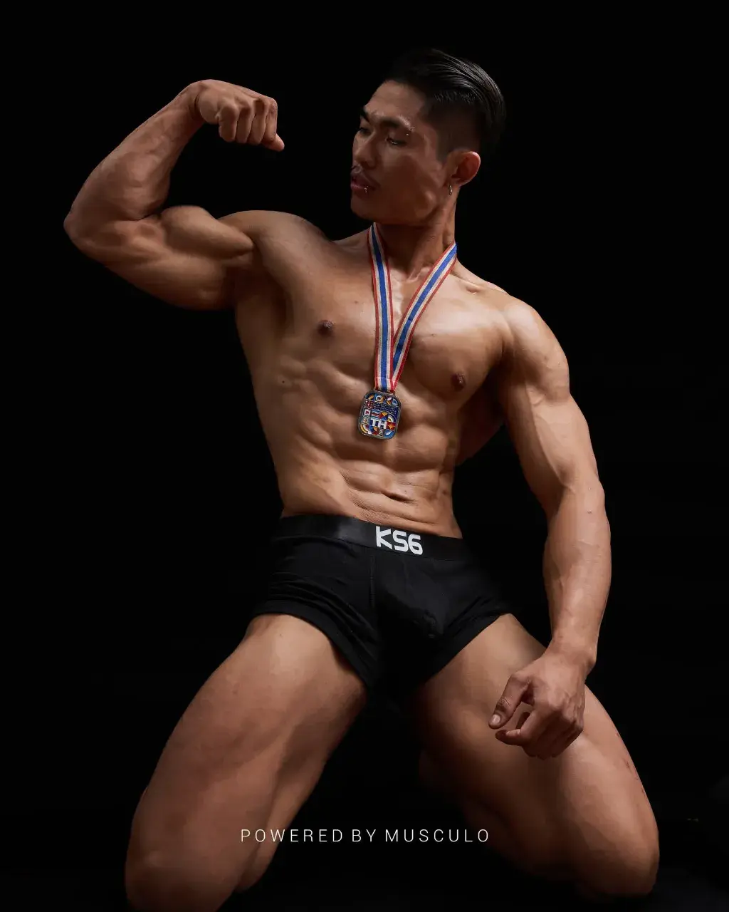 หนุ่มหล่อหุ่นล่ำๆ