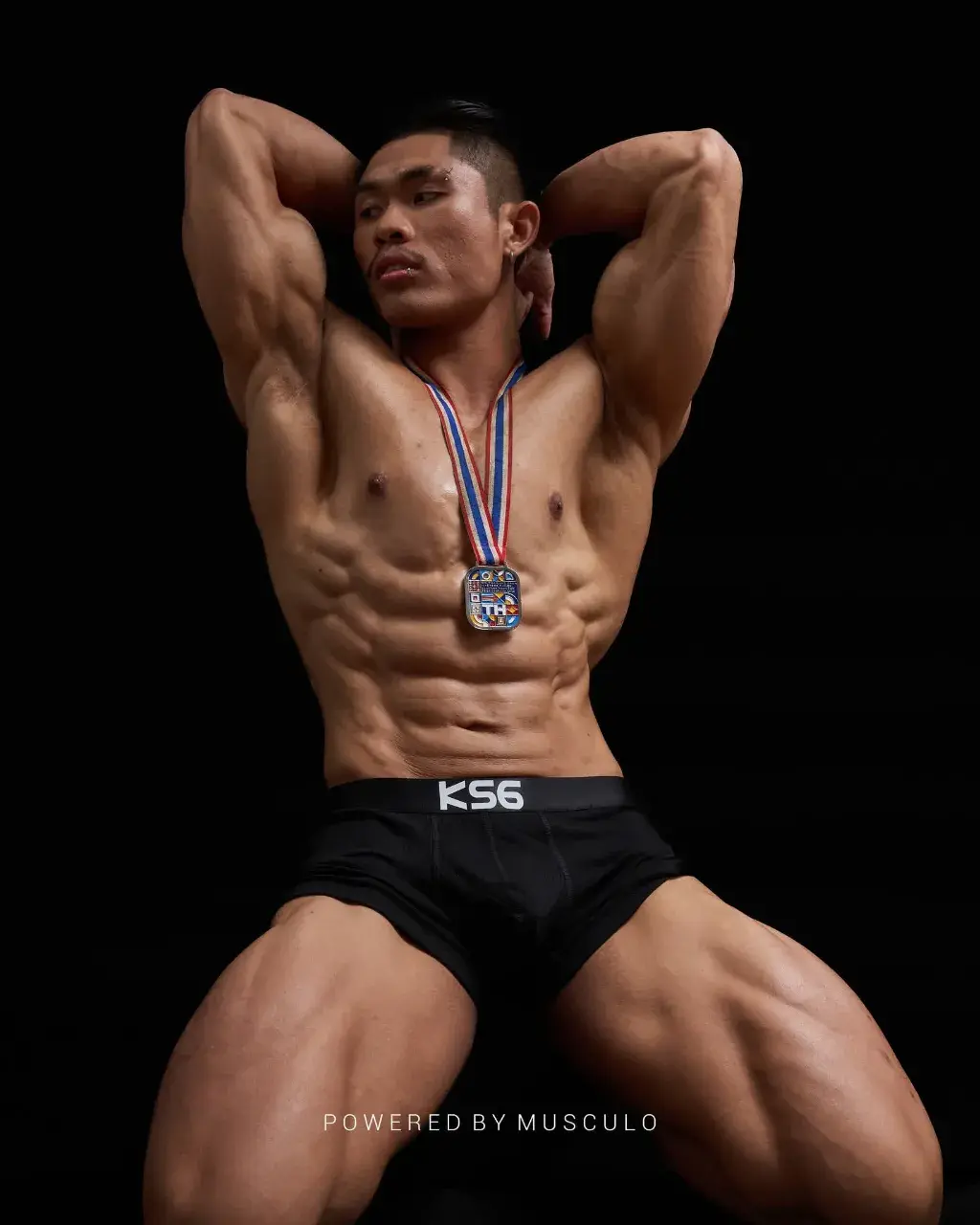 หนุ่มหล่อหุ่นล่ำๆ