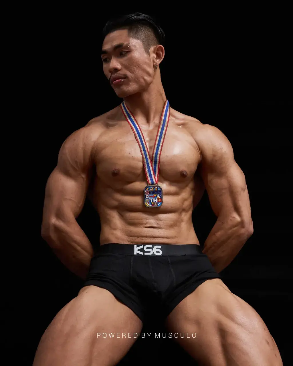 หนุ่มหล่อหุ่นล่ำๆ