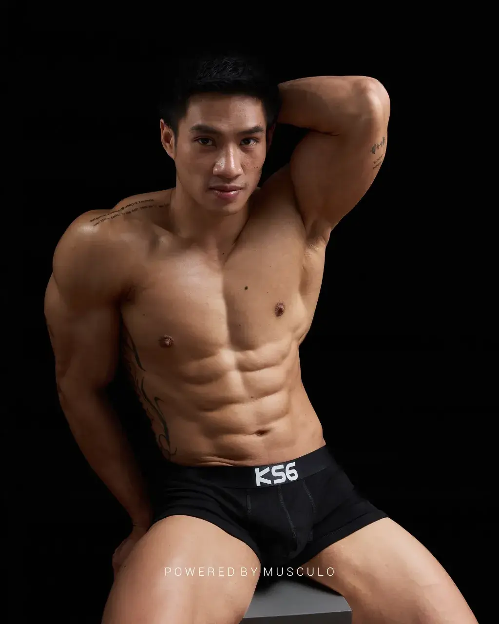 หนุ่มหล่อหุ่นล่ำๆ