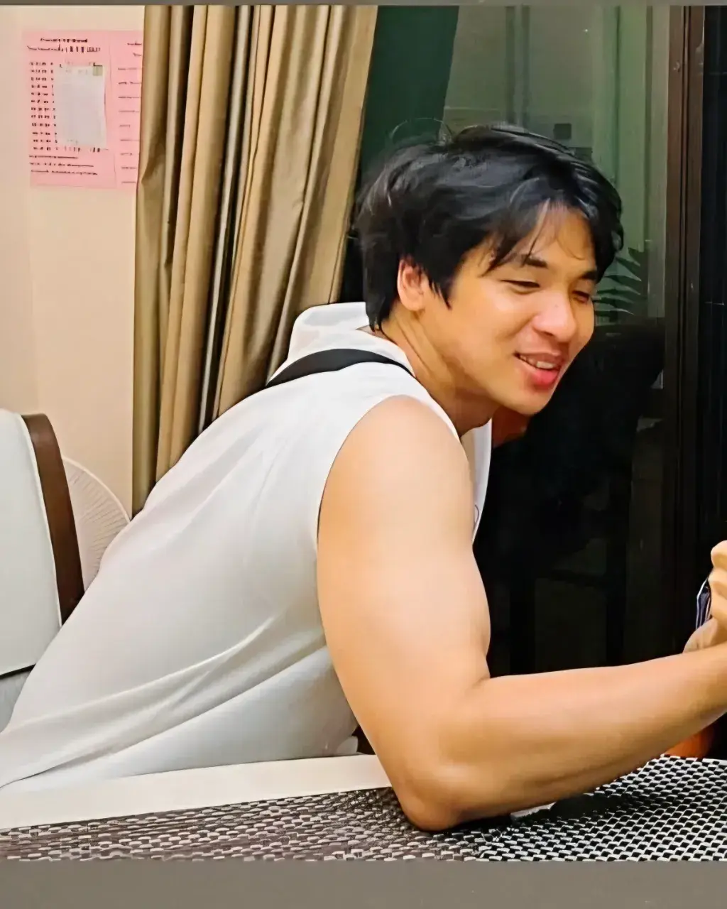 ตั้ง แบ๊ดว๊อยซ์ Tangbadvoice กับกล้ามท้องแน่นๆ