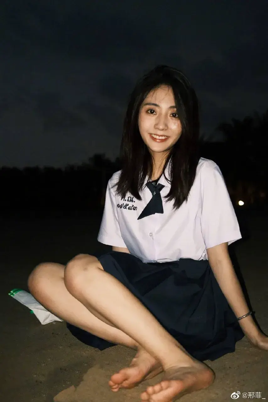 Xing Fei in Thai Student Uniform 🇹🇭