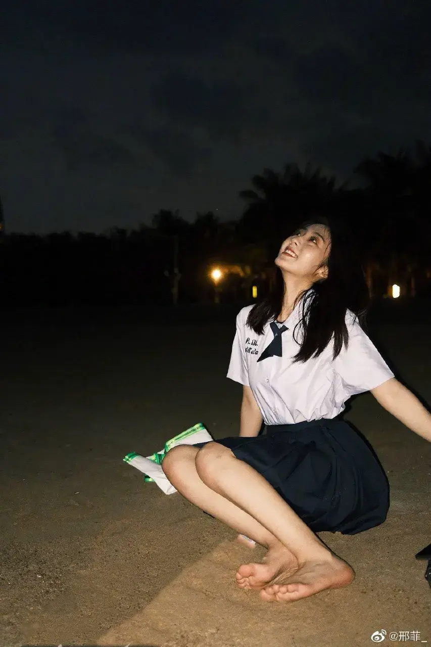 Xing Fei in Thai Student Uniform 🇹🇭