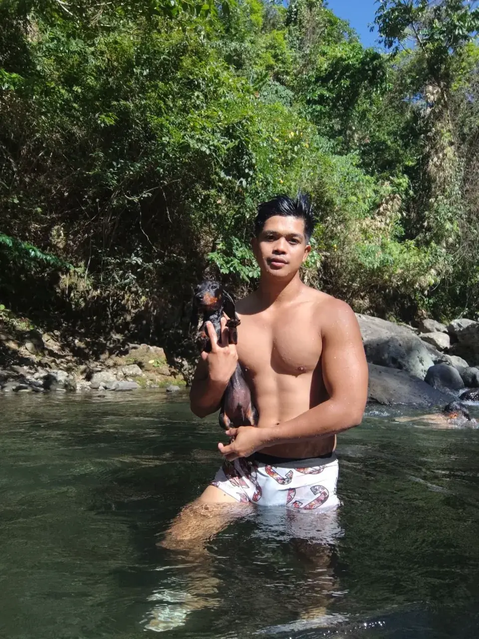หนุ่มฟิลิบปินส์กับรูปร่างของเขา
