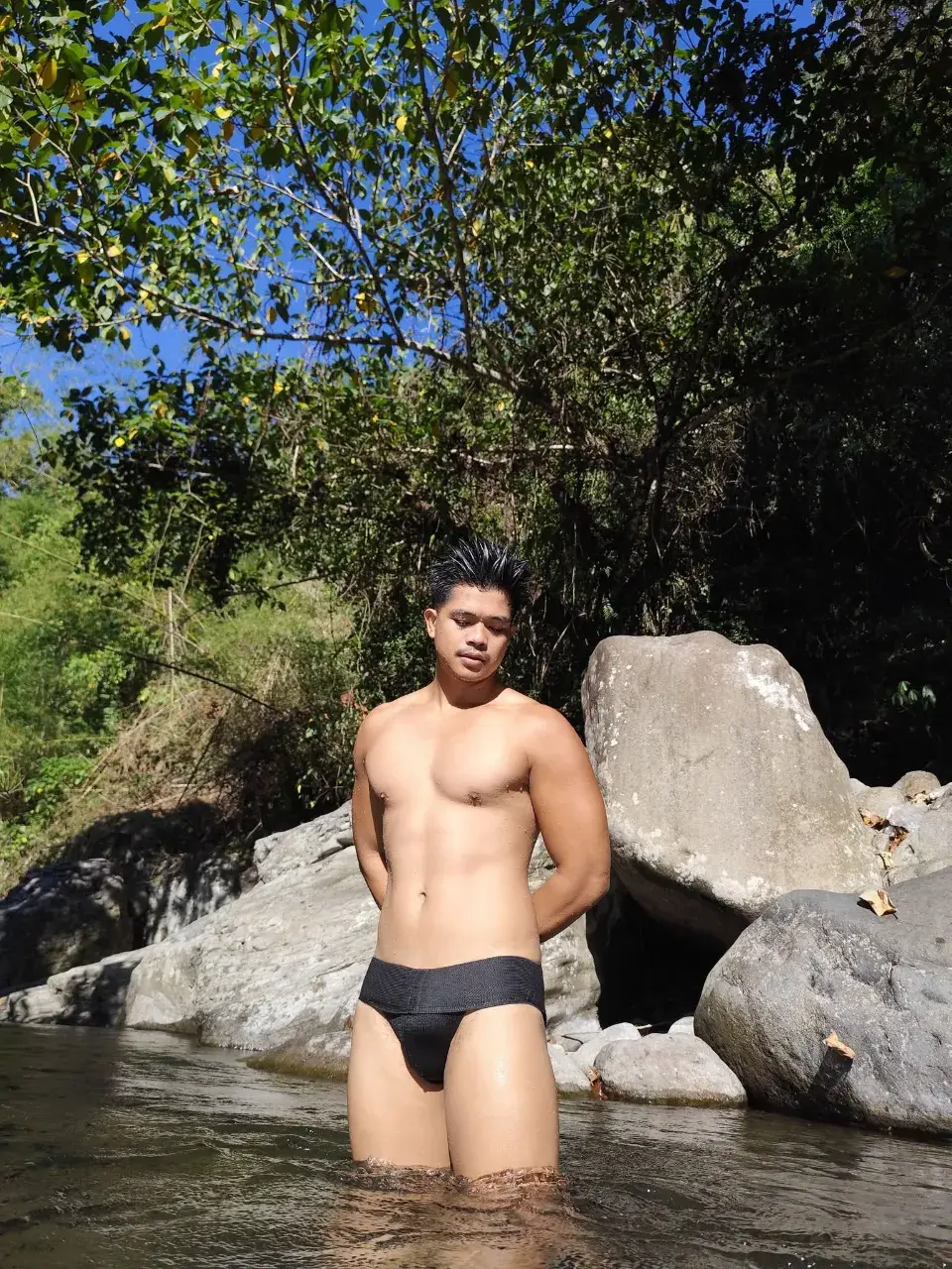 หนุ่มฟิลิบปินส์กับรูปร่างของเขา