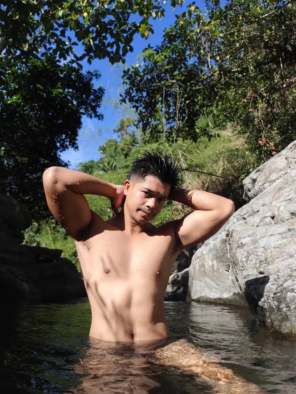 หนุ่มฟิลิบปินส์กับรูปร่างของเขา