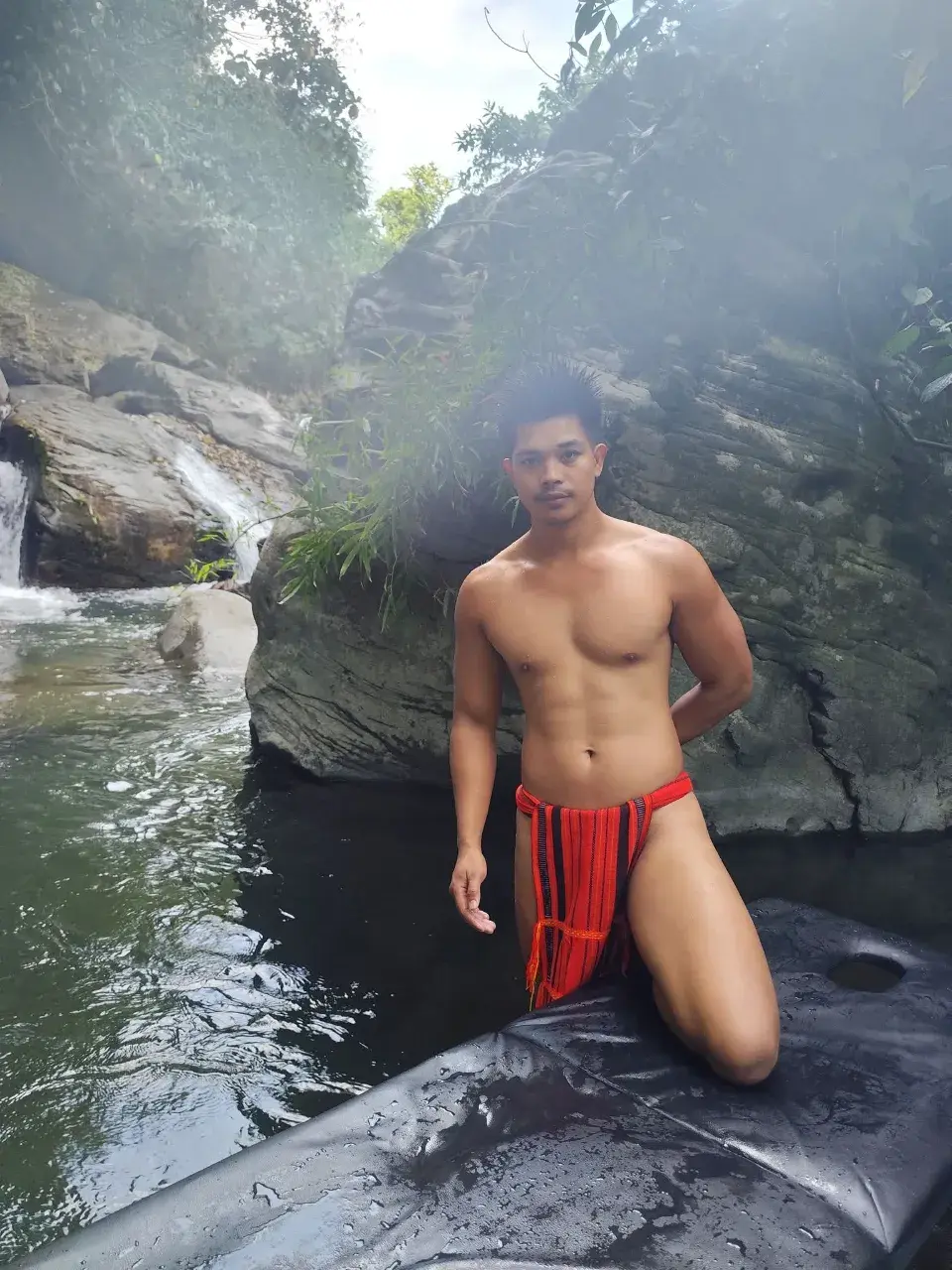 หนุ่มฟิลิบปินส์กับรูปร่างของเขา
