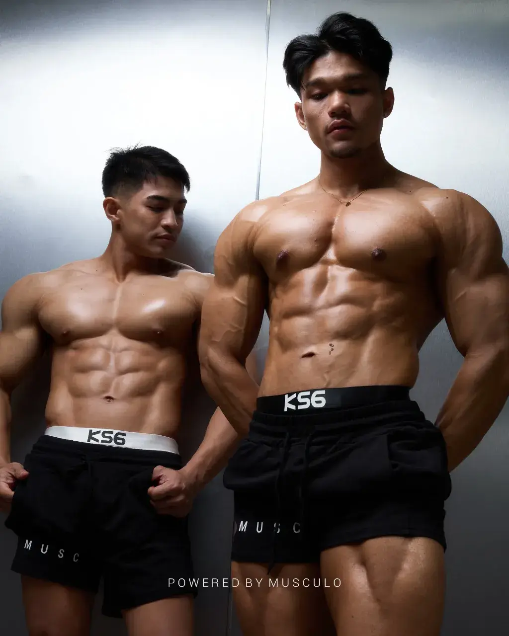 หนุ่มไทยหุ่นล่ำๆ