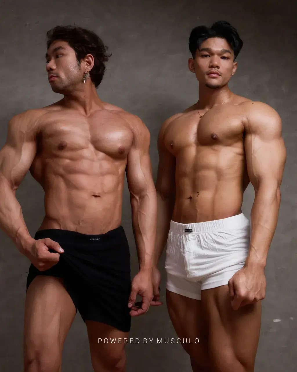 หนุ่มไทยหุ่นล่ำๆ