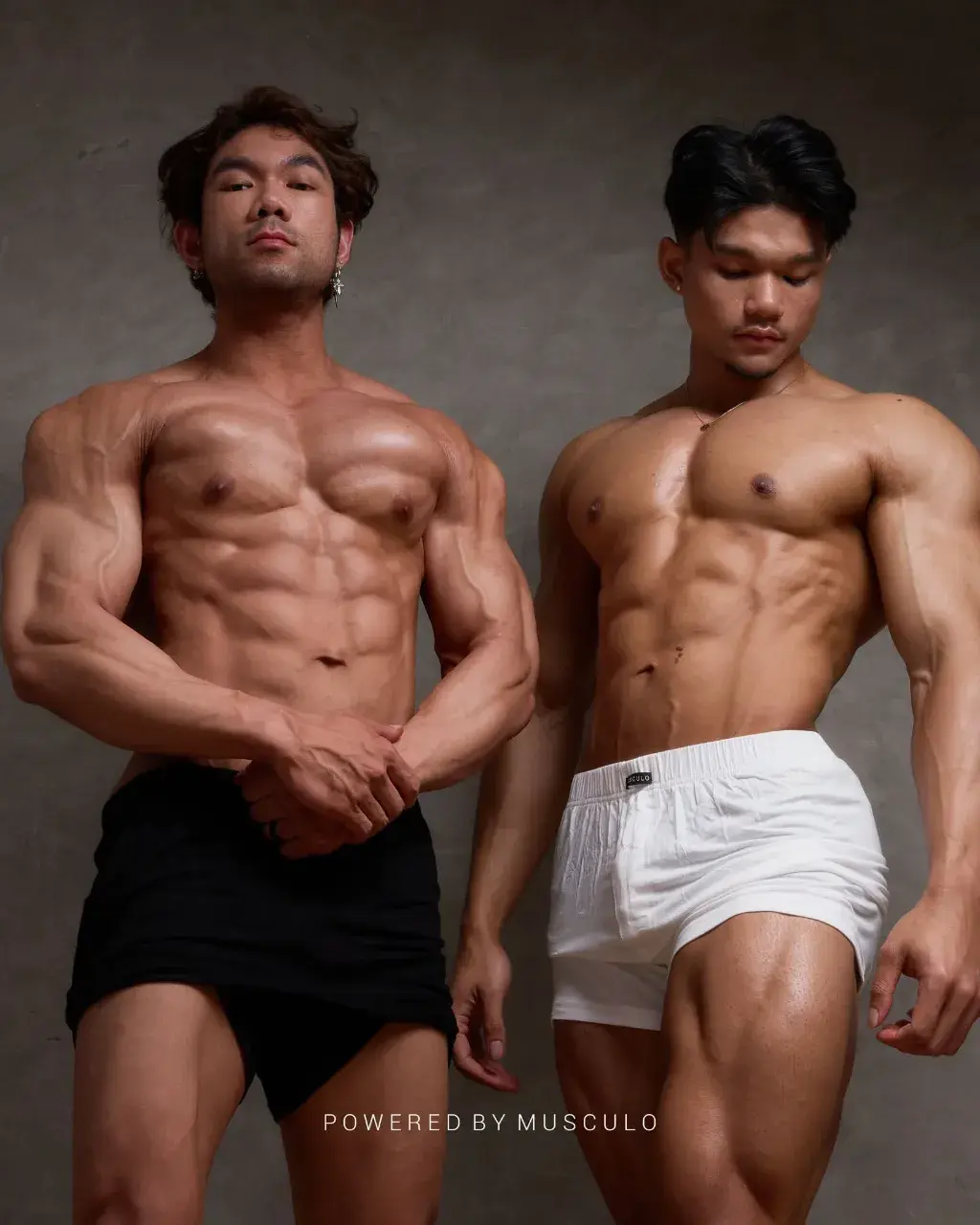 หนุ่มไทยหุ่นล่ำๆ