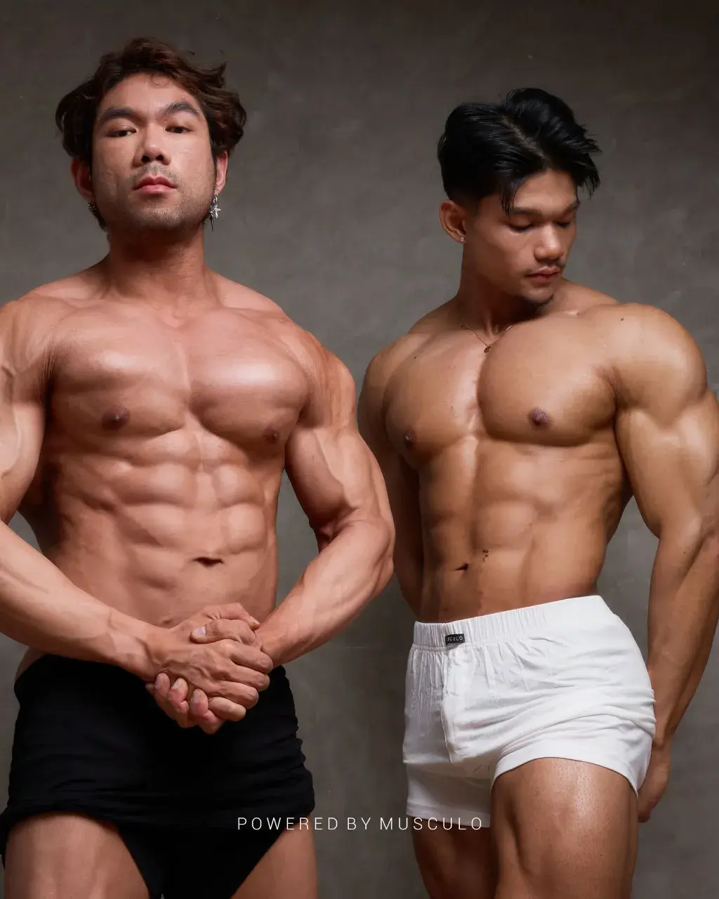 หนุ่มไทยหุ่นล่ำๆ