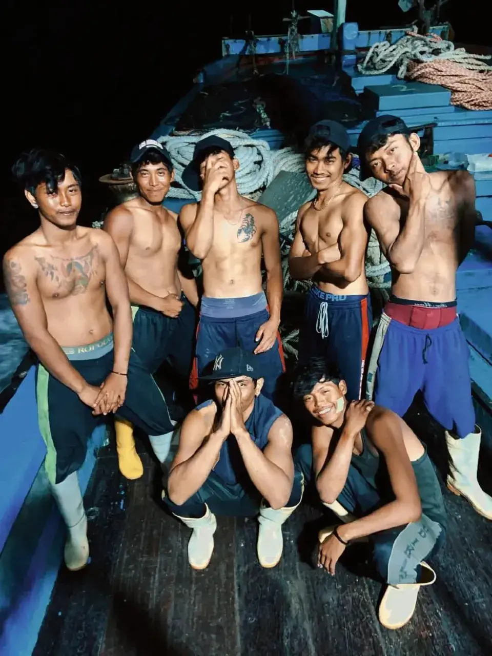 หนุ่มหาปลากับชีวิตบนเรือ