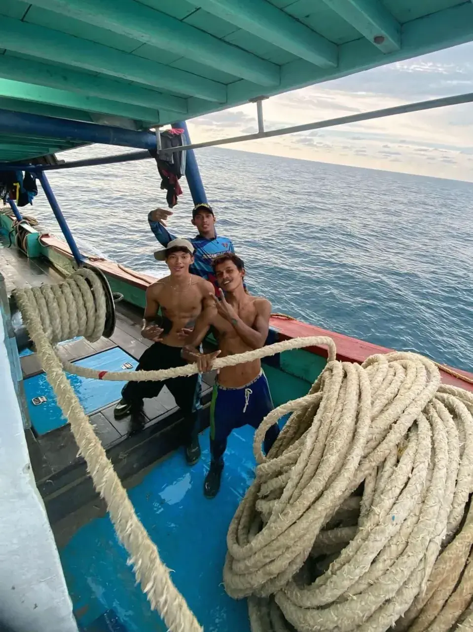 หนุ่มหาปลากับชีวิตบนเรือ