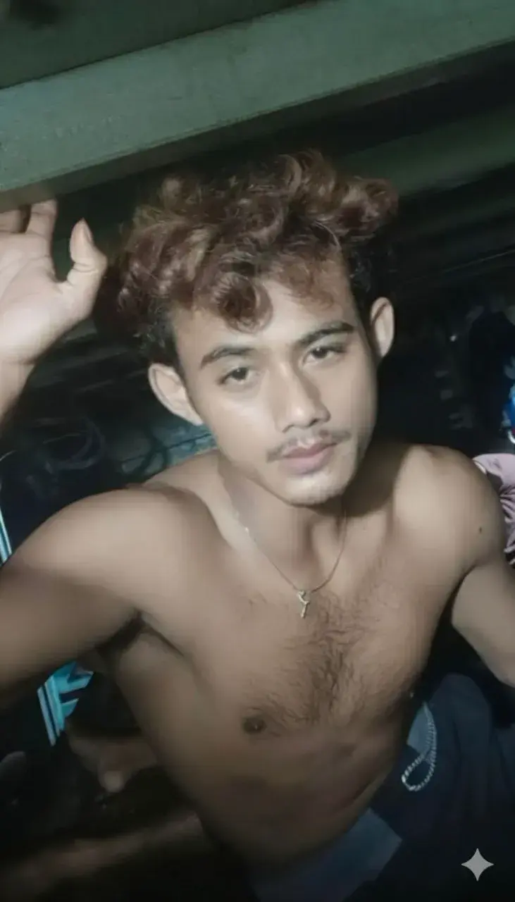 หนุ่มหาปลากับชีวิตบนเรือ