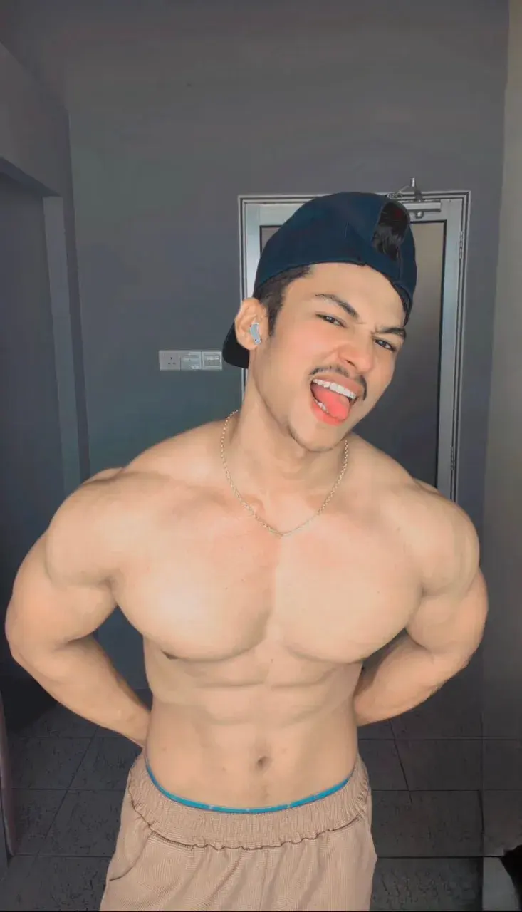 หนุ่มพม่า