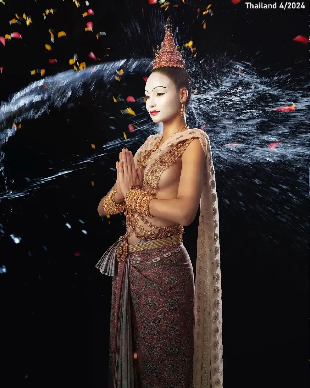 Thai Models in Ayutthaya Royal Attire 🇹🇭