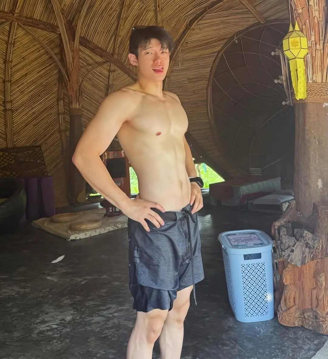 ถอดโชว์เรือนร่าง 2972