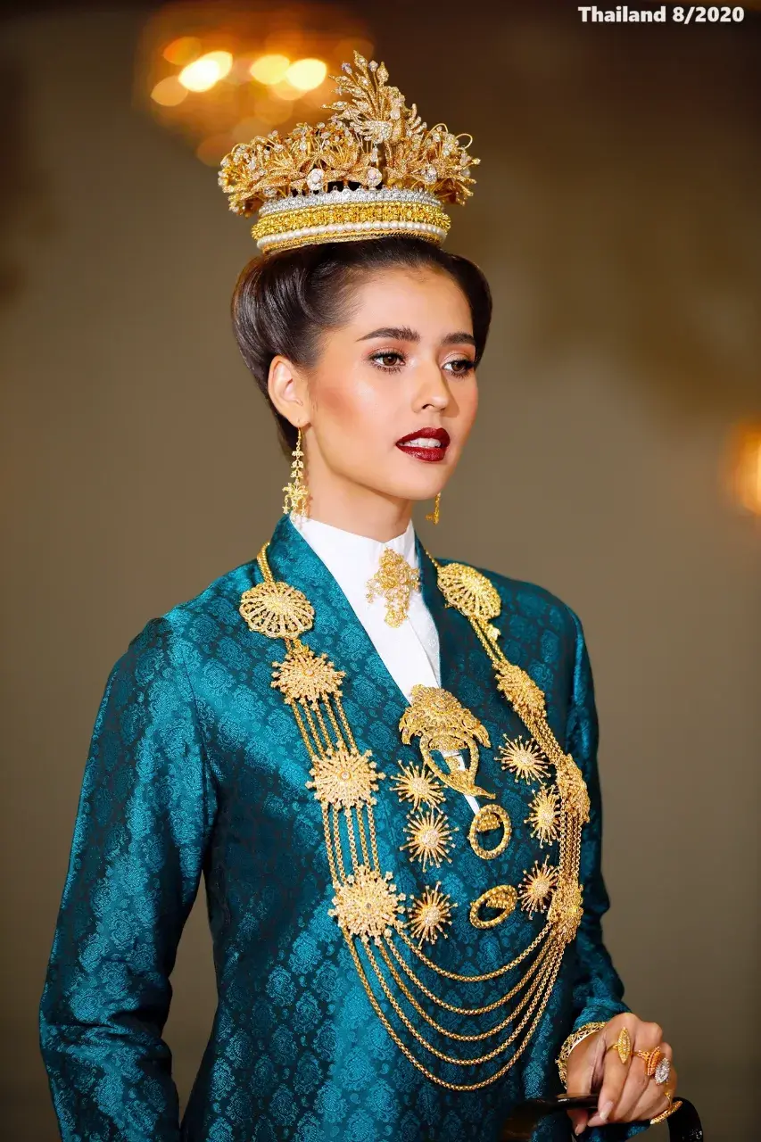 Anntonia Porsild in Baba Nyonya Dress 🇹🇭