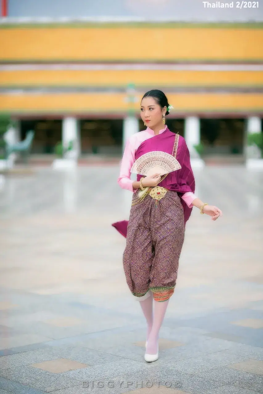 Model in Thai Dress of King Rama IV Period 🇹🇭