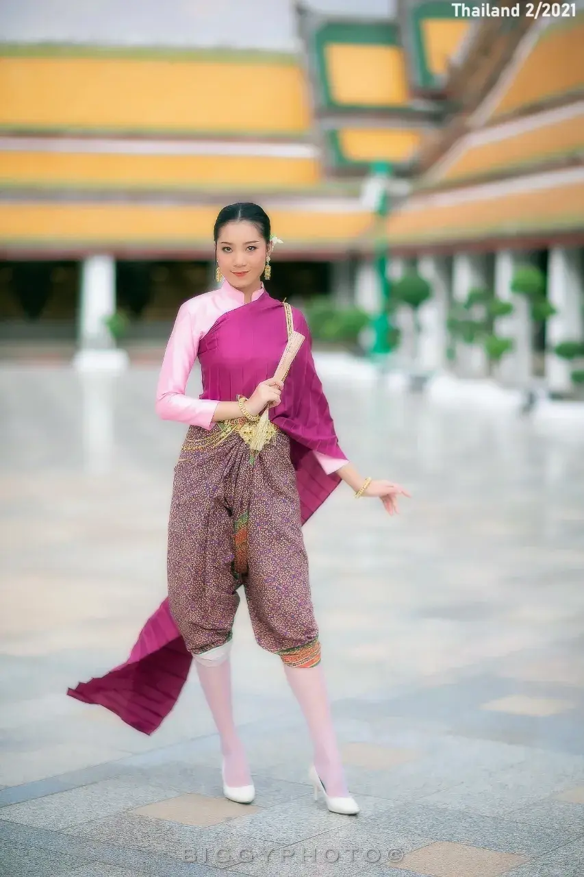 Model in Thai Dress of King Rama IV Period 🇹🇭
